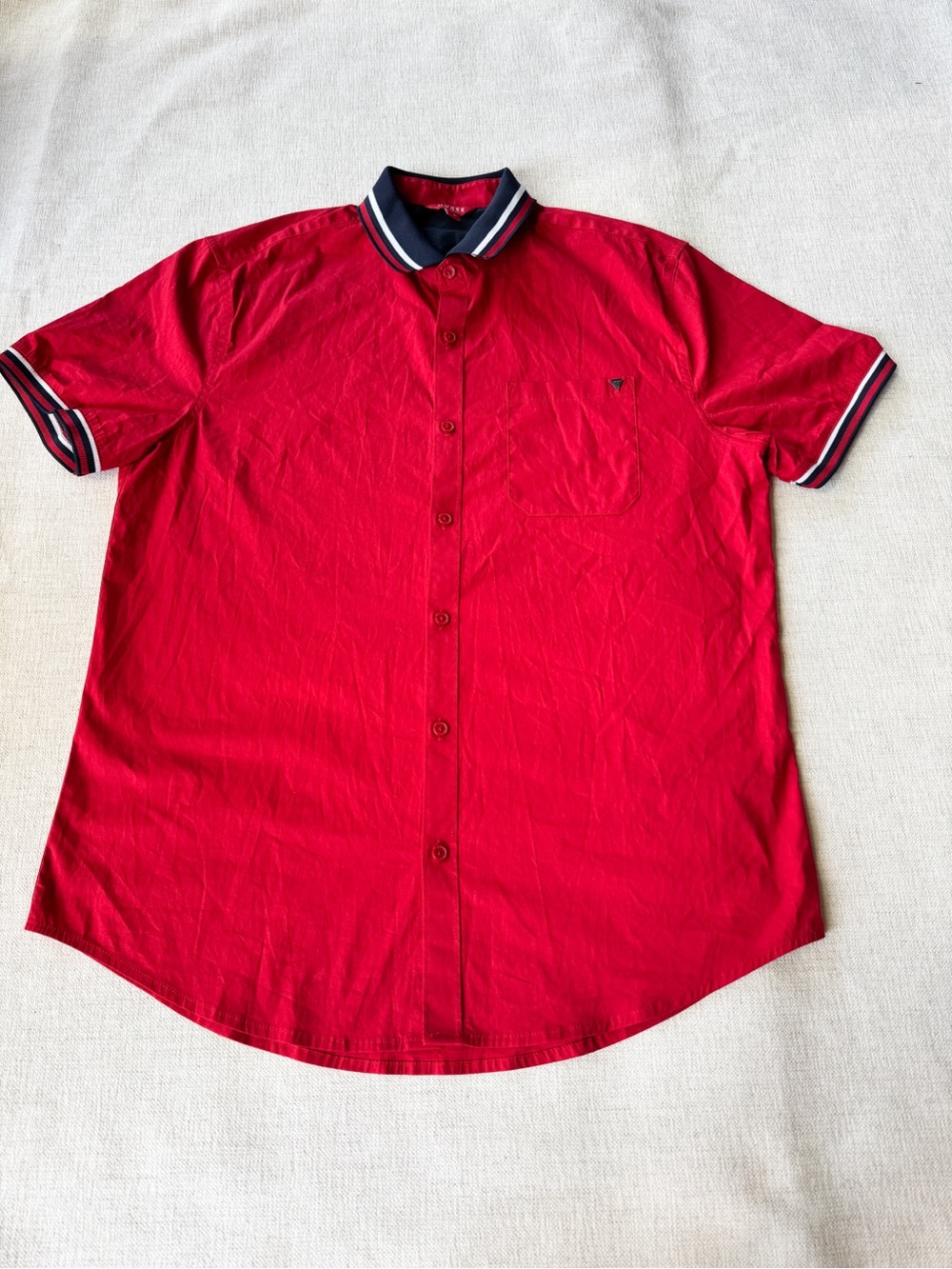 Guess Men’s Red Short-Sleeve Button-Up Shirt with striped Contrast Collar